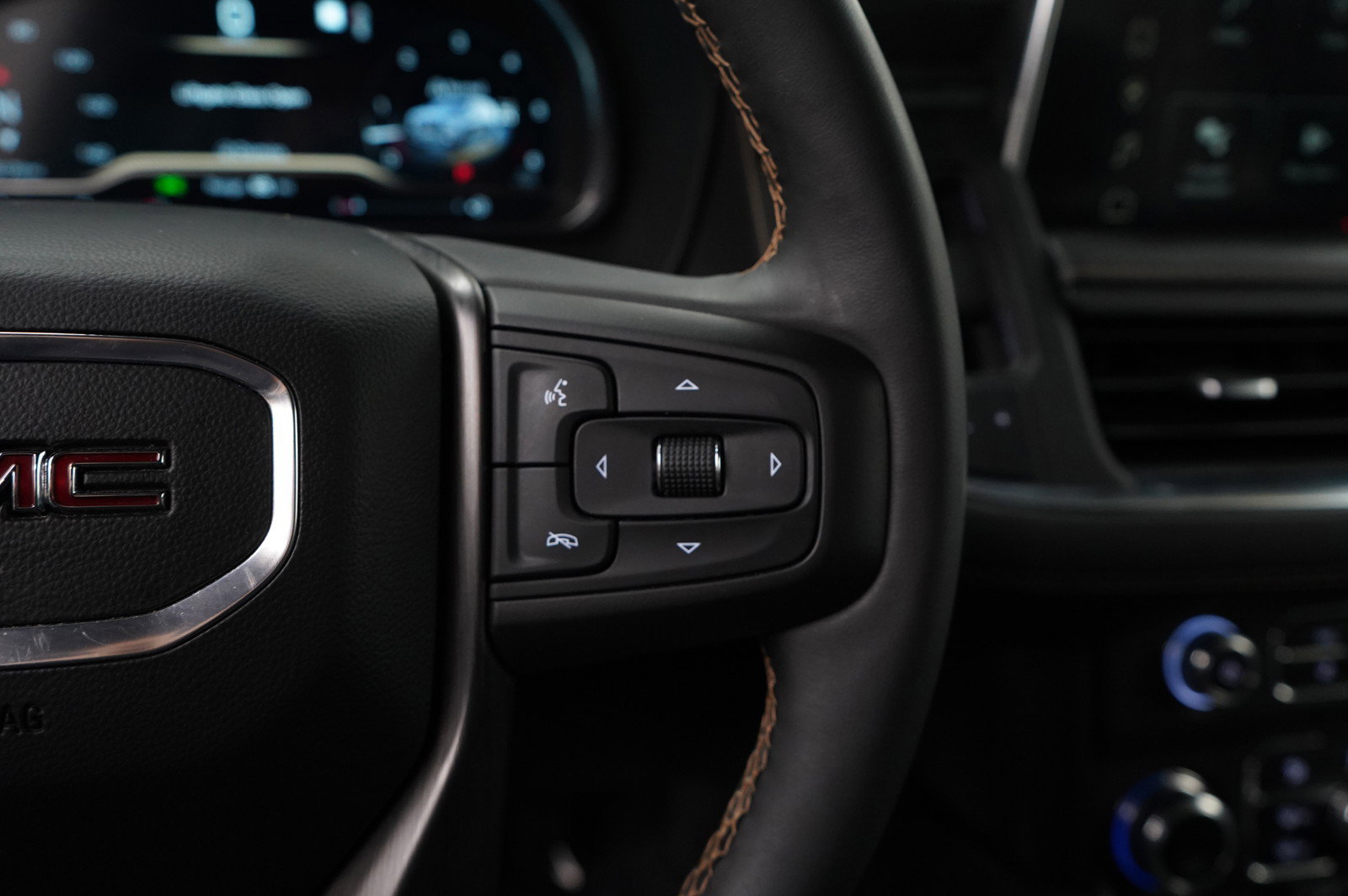 Used 2023 GMC Yukon XL AT4 w/ AT4 Premium Package image 21