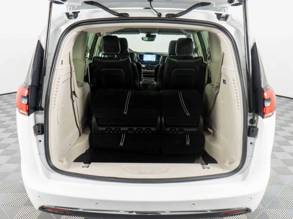 Used 2024 Chrysler Pacifica Select image 29