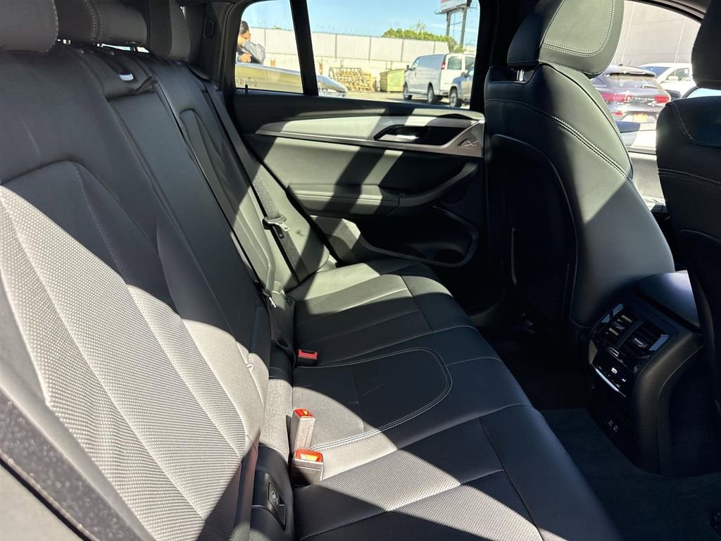 Used 2025 BMW X4 xDrive30i image 25
