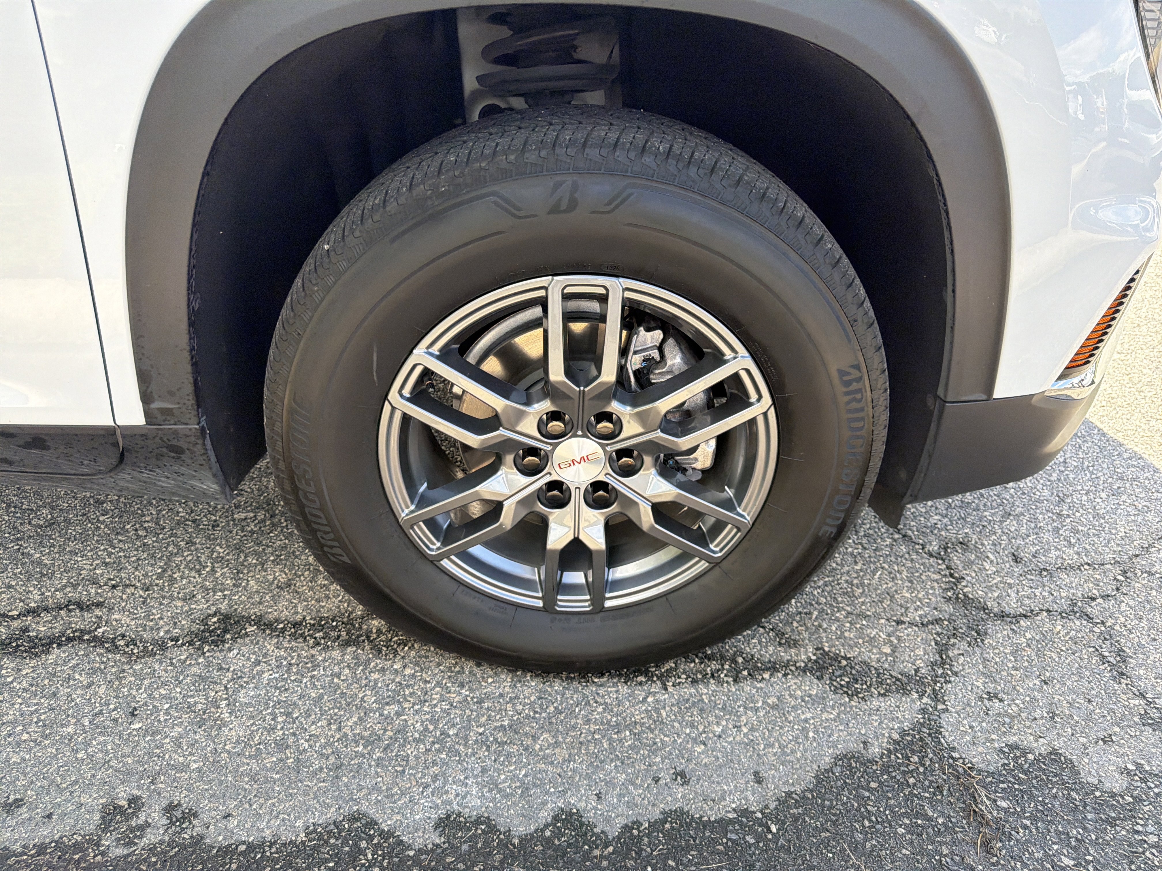 Used 2025 GMC Acadia Elevation FWD image 12