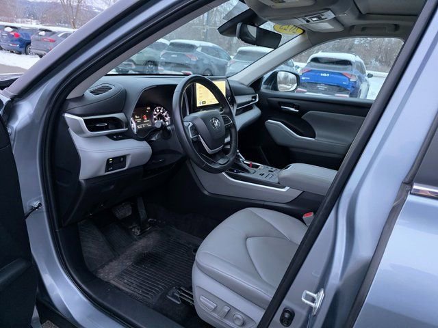 Used 2023 Toyota Highlander XLE image 15