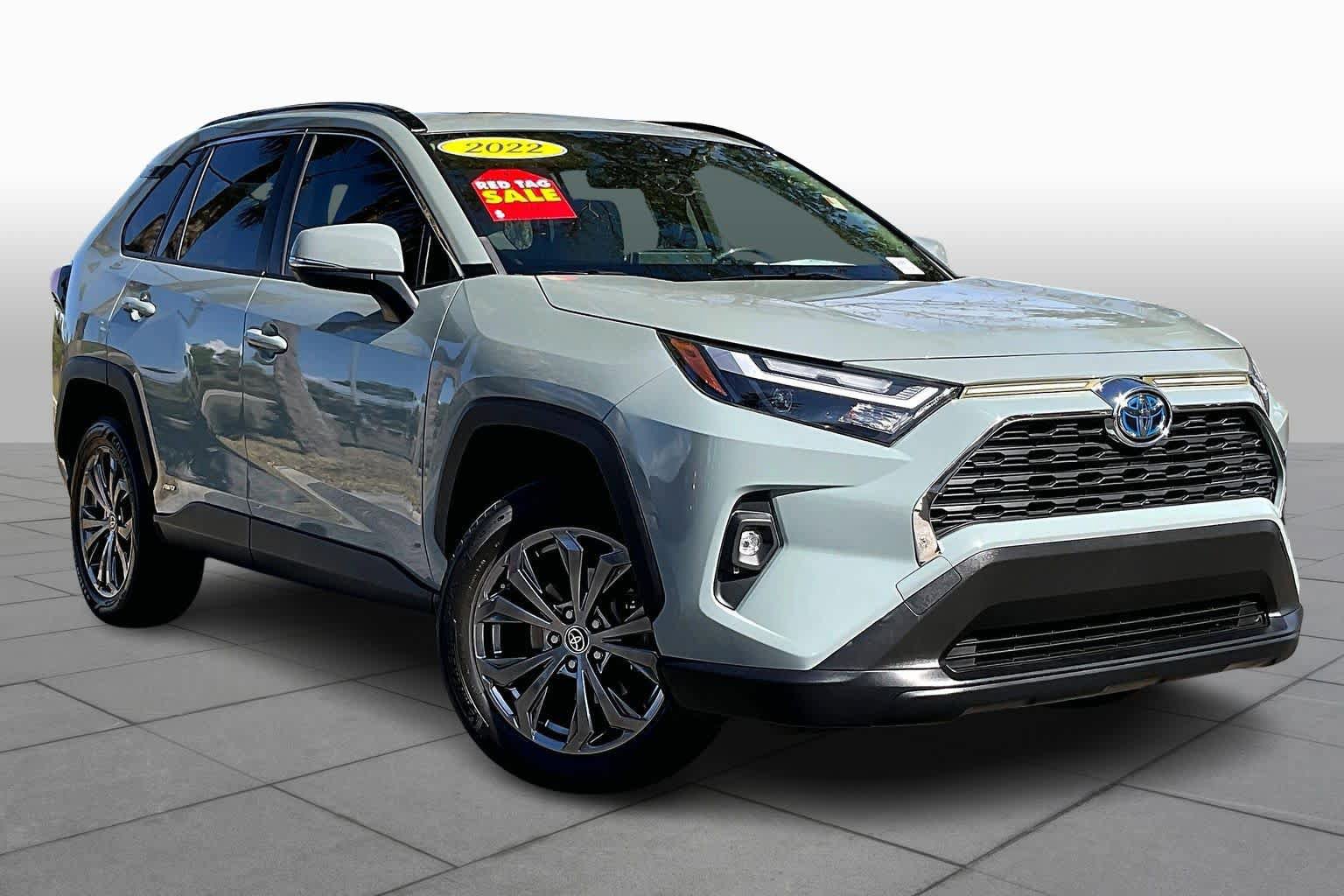 Used 2022 Toyota RAV4 XLE Premium image 3