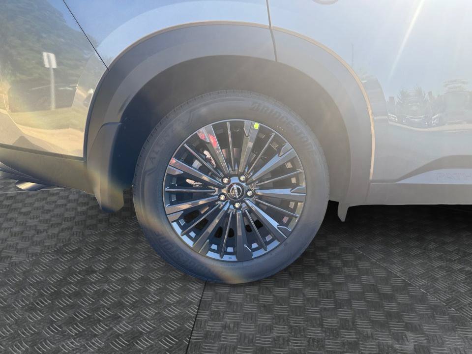 New 2026 Nissan Pathfinder SL w/ SL Premium Package FWD image 23