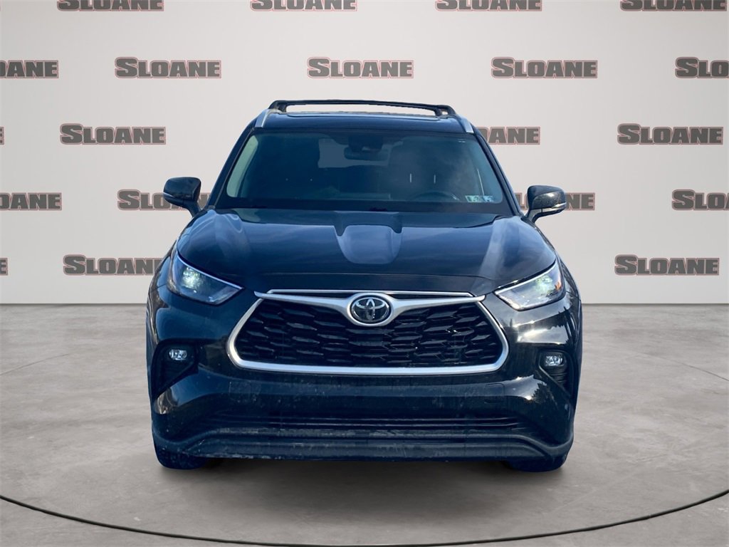 Used 2023 Toyota Highlander XLE image 3