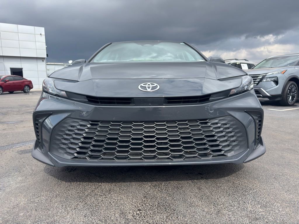 Used 2025 Toyota Camry SE image 8