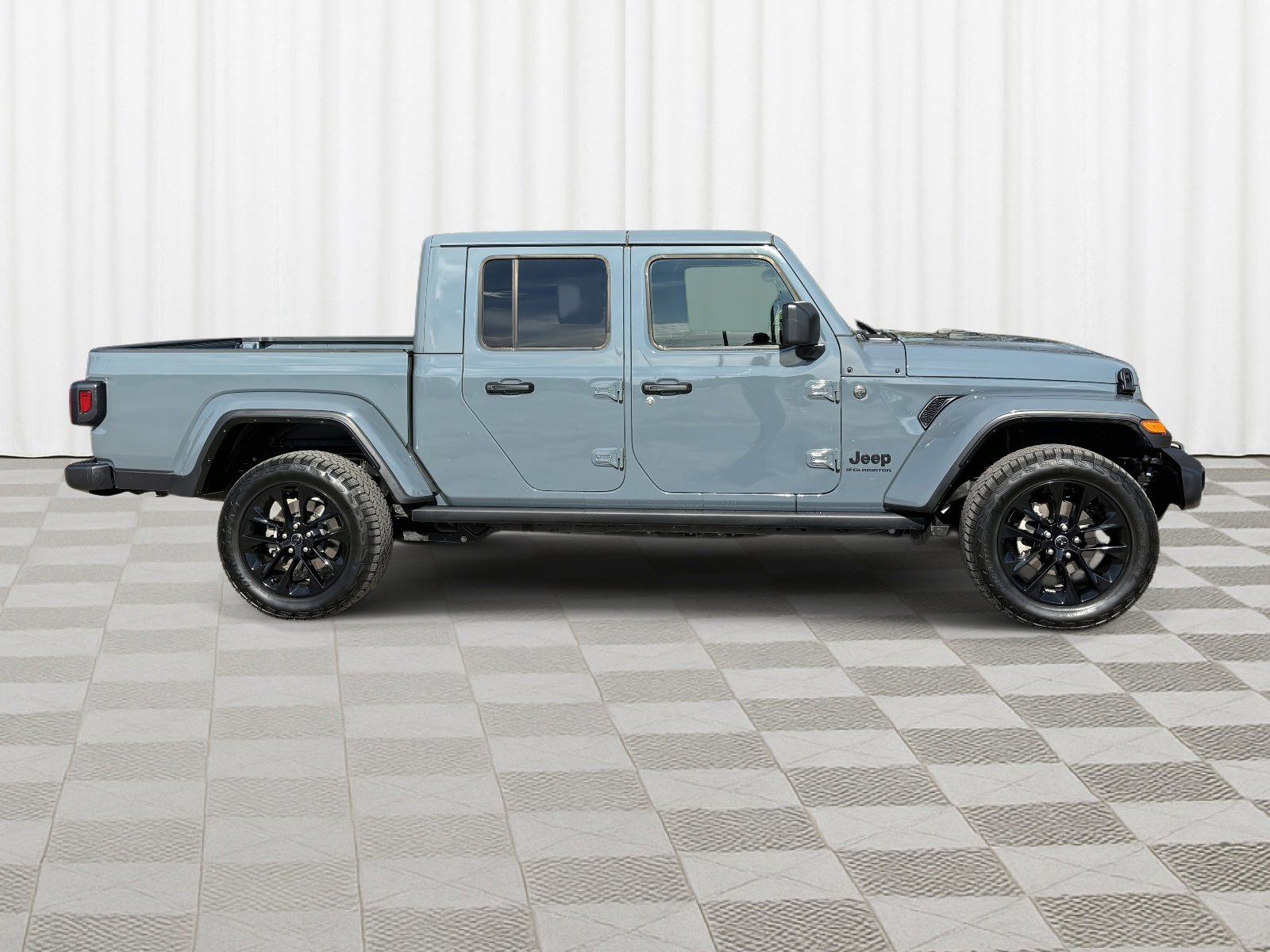 Used 2025 Jeep Gladiator Sport image 2