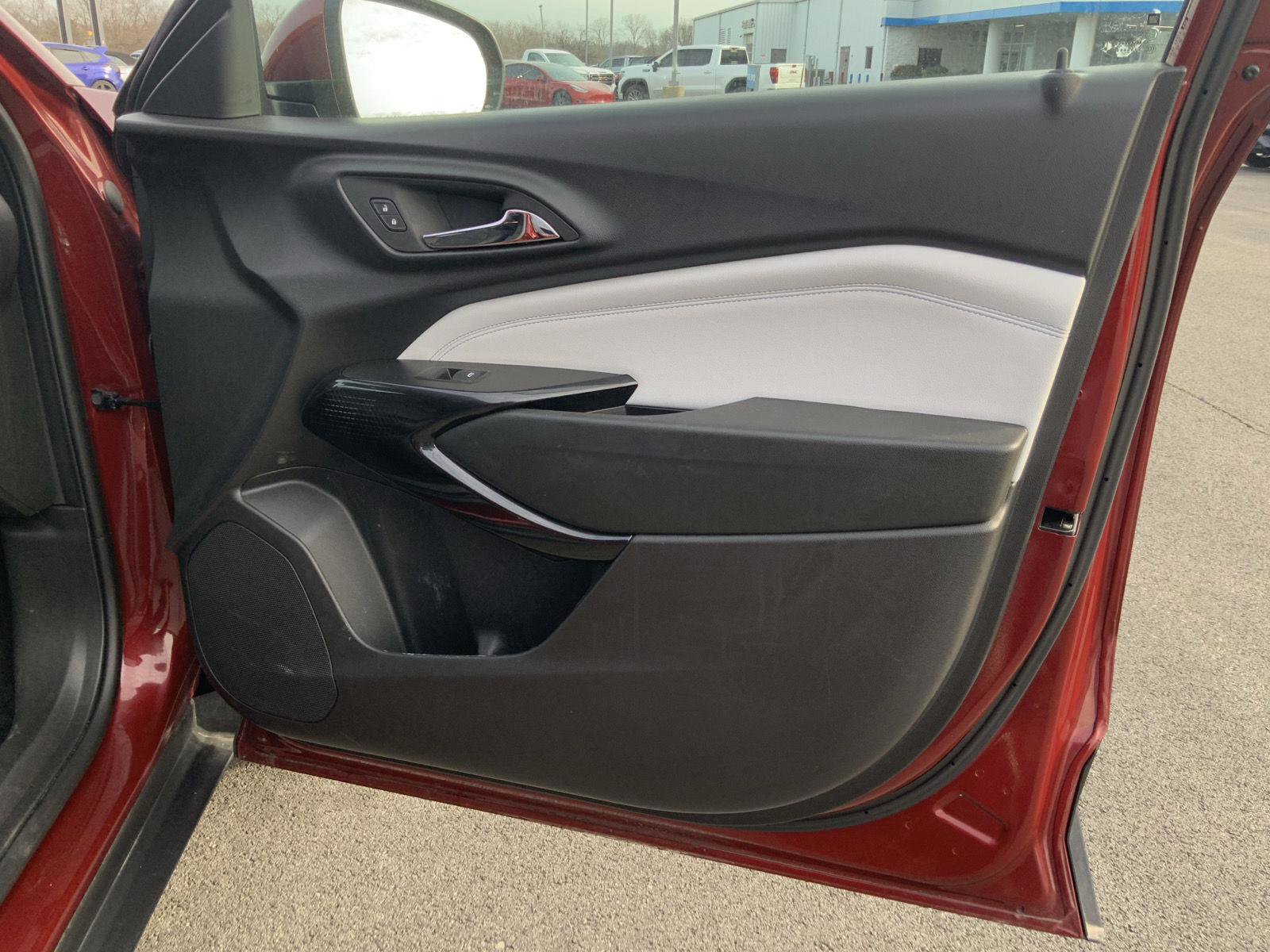 Used 2025 Chevrolet Trax LT w/ LT Convenience Package image 52