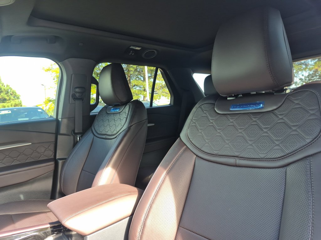 New 2026 Ford Explorer Platinum w/ LUX Leather Package AWD/4WD image 12