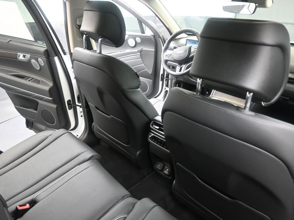 New 2025 Genesis GV80 2.5T Prestige image 15