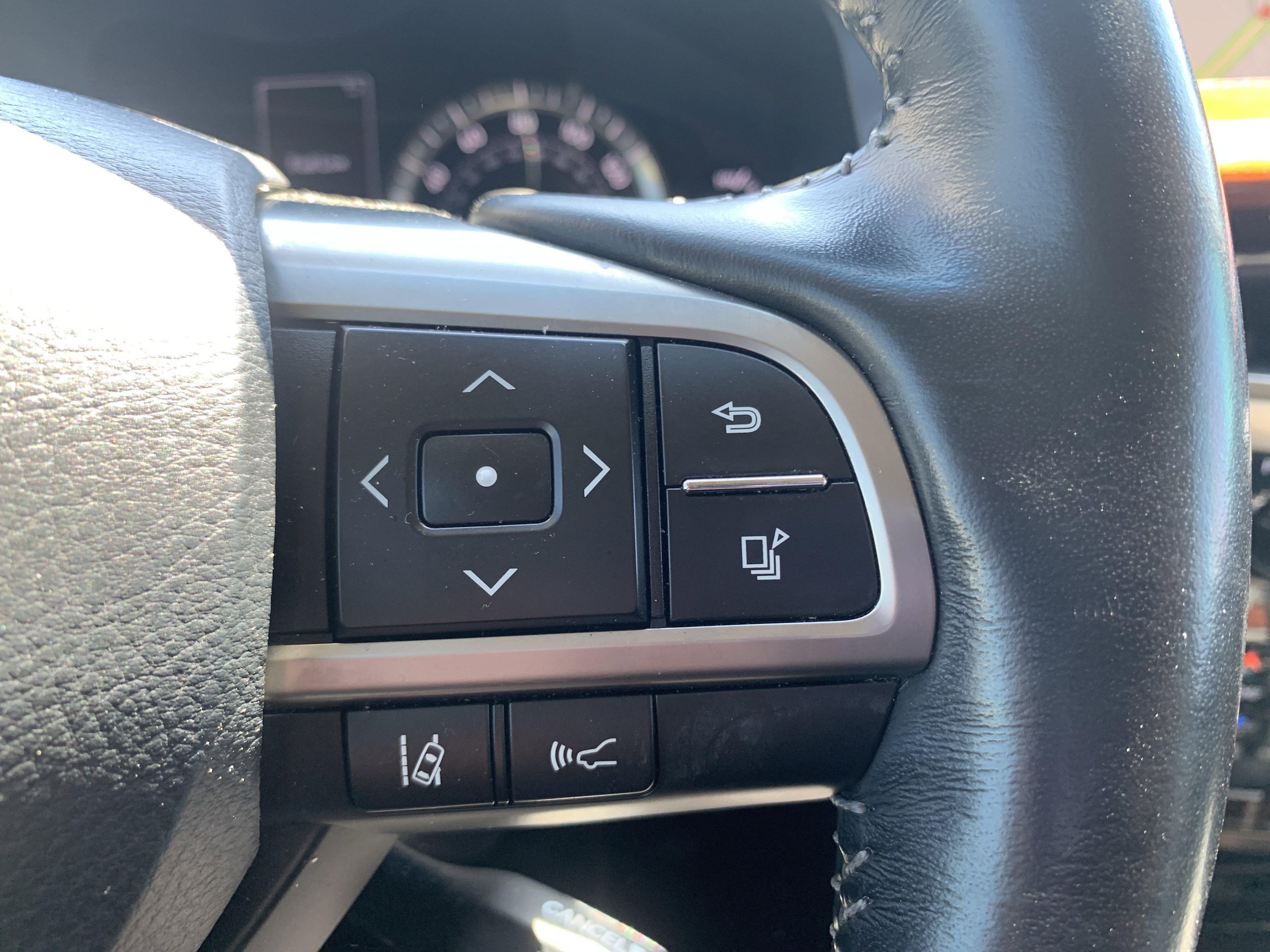 Used 2018 Lexus LX 570 4WD w/ Luxury Package image 20