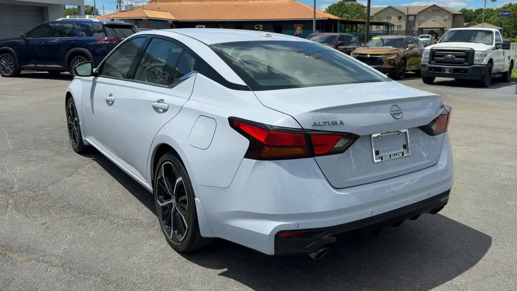 Used 2024 Nissan Altima 2.5 SR w/ SR Premium Package FWD image 5