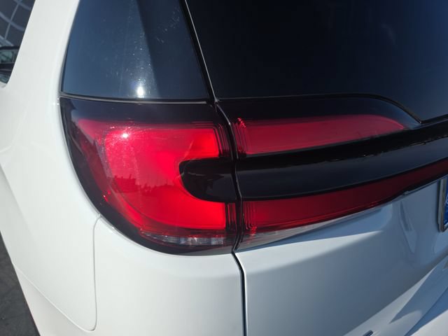 Used 2025 Chrysler Pacifica Limited FWD image 36