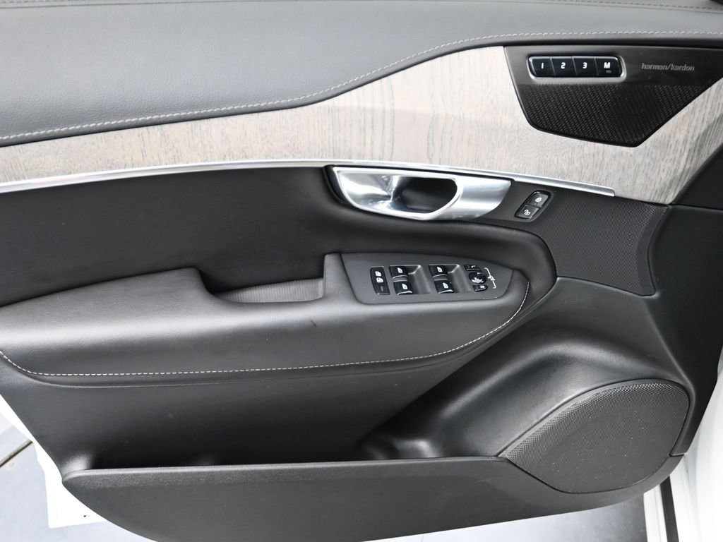 Used 2023 Volvo XC90 B6 Ultimate w/ Protection Package Premier image 13