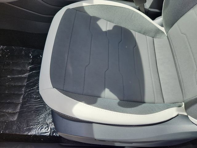 New 2025 Volkswagen Taos SE image 30