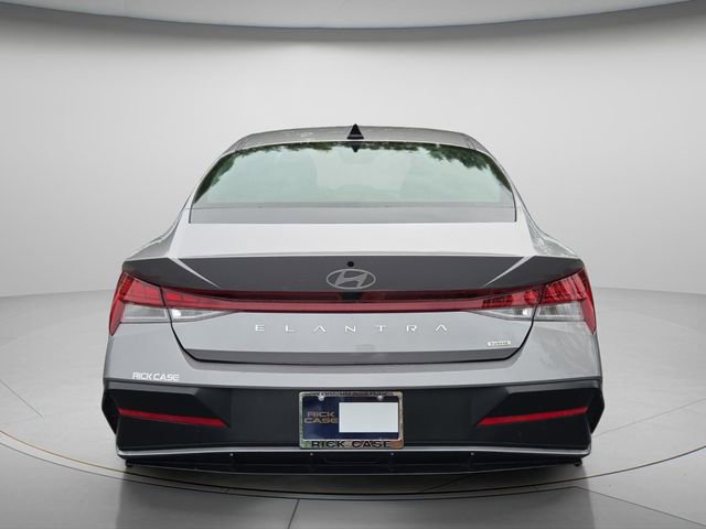 Used 2025 Hyundai Elantra Limited FWD image 5