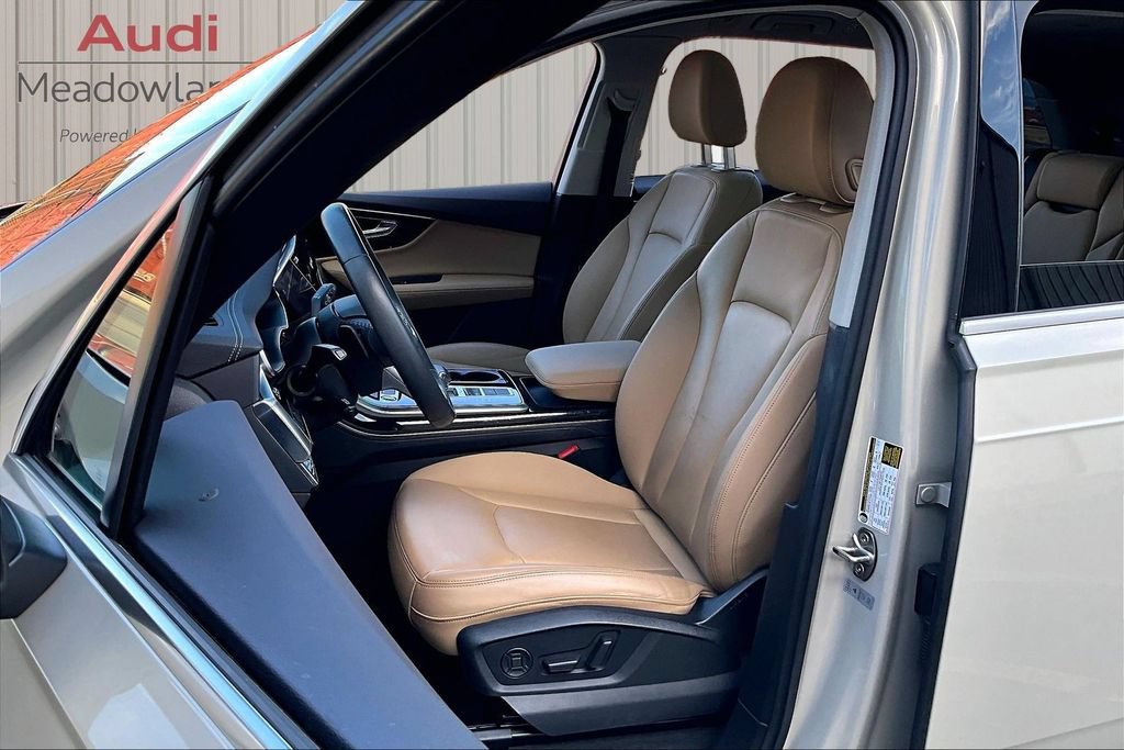 Used 2023 Audi Q7 3.0T Premium Plus w/ Premium Plus Package AWD/4WD image 19