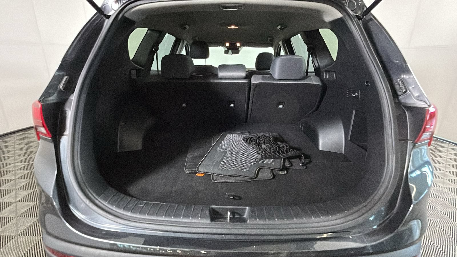 Certified 2023 Hyundai Santa Fe SE FWD image 31