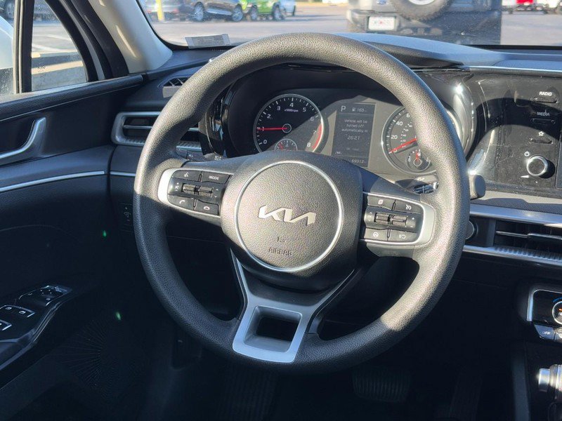 Used 2023 Kia K5 LXS image 12