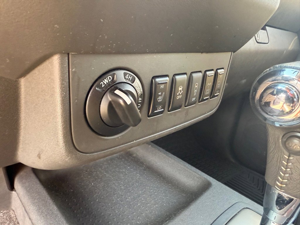 Used 2014 Nissan Frontier PRO-4X w/ Pro-4x Luxury Package image 11