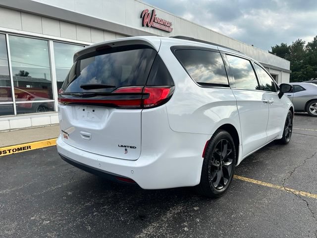 Used 2025 Chrysler Pacifica Limited FWD image 10