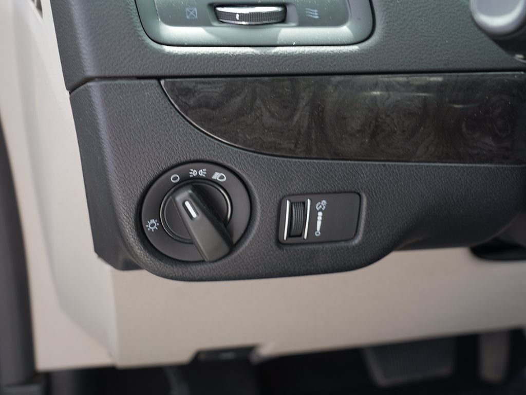 Used 2018 Dodge Grand Caravan SE w/ UConnect Hands-Free Group FWD image 16
