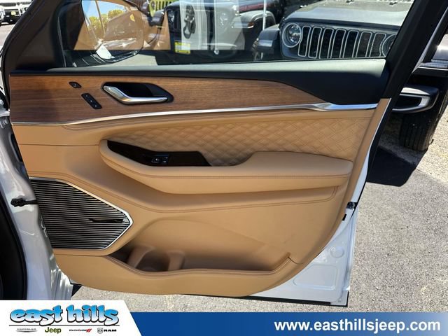 Certified 2024 Jeep Grand Cherokee Summit AWD/4WD image 25