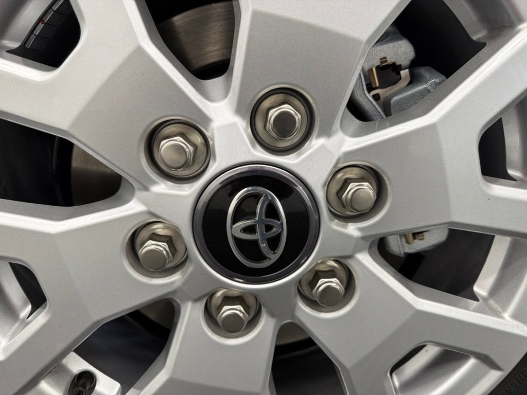 Used 2026 Toyota Tacoma SR5 AWD/4WD image 17