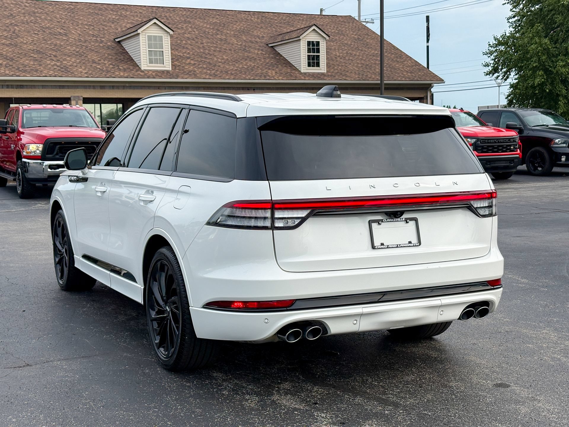 Used 2025 Lincoln Aviator Reserve w/ Luxury Package RWD image 9