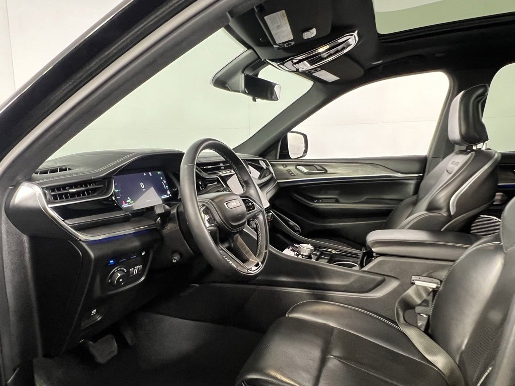 Used 2022 Jeep Grand Cherokee Overland w/ Advanced Protech Group III image 23