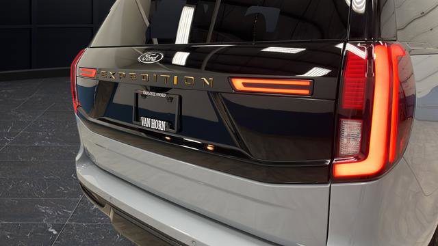 Used 2025 Ford Expedition Tremor AWD/4WD image 43