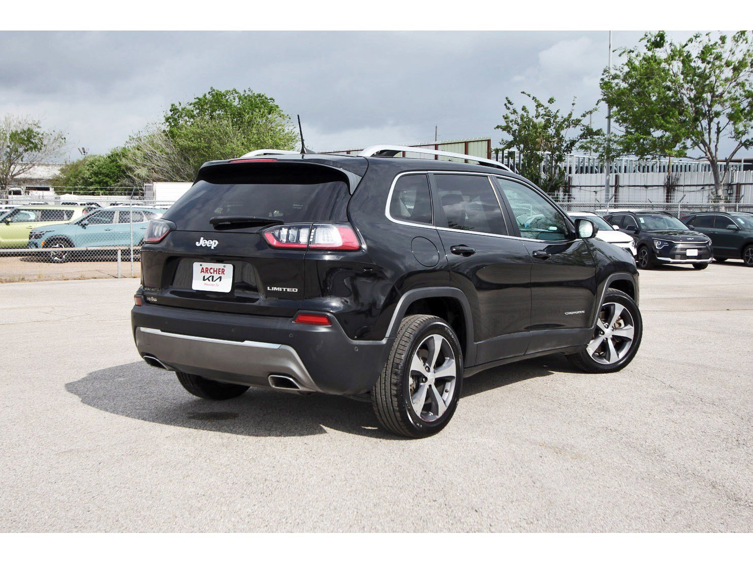 Used 2019 Jeep Cherokee Limited w/ Luxury Group image 7