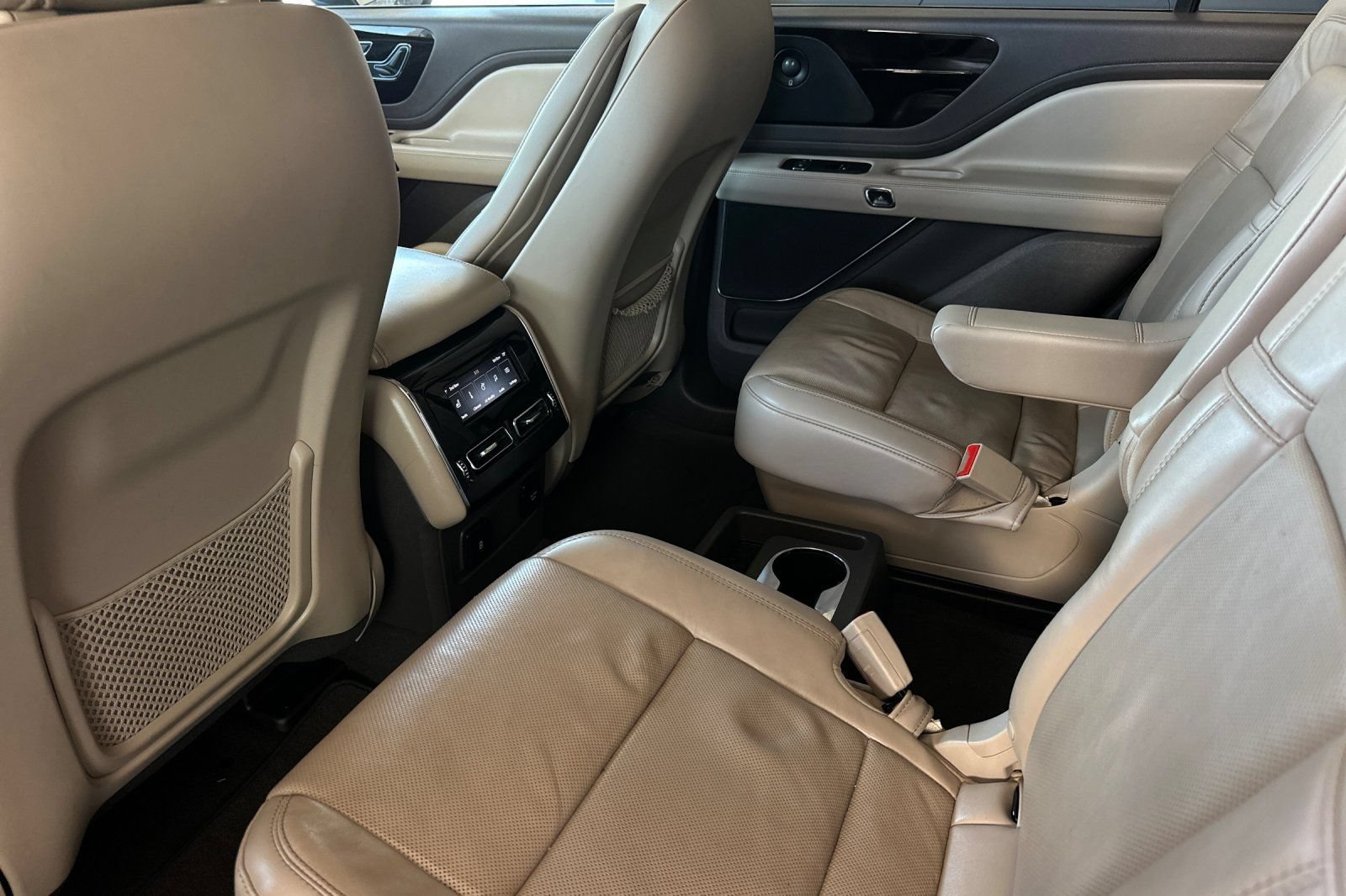 Certified 2023 Lincoln Aviator Reserve w/ Equipment Group 201A AWD/4WD image 11