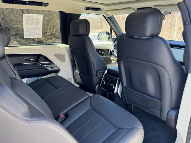 Used 2022 Land Rover Range Rover Long Wheelbase SE image 16