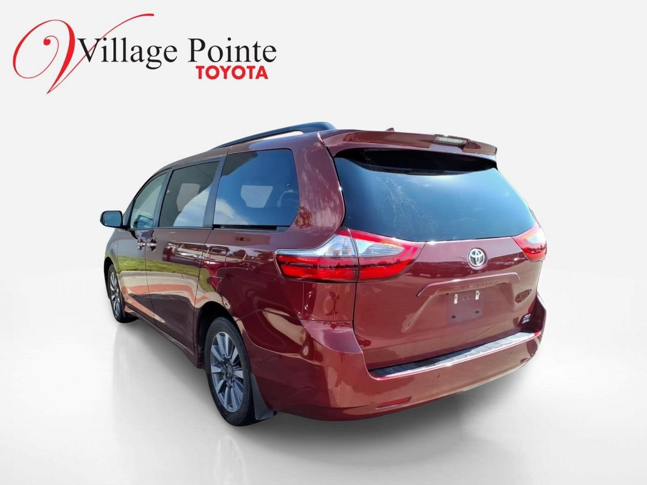 Used 2020 Toyota Sienna XLE w/ XLE Navigation Package AWD/4WD image 2
