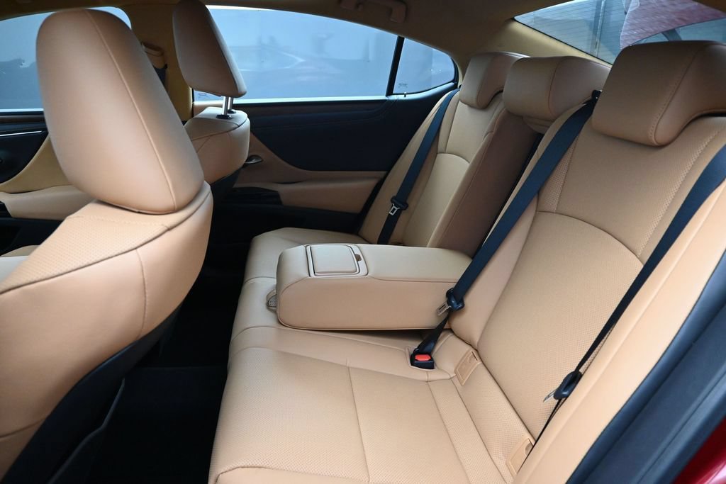 Used 2025 Lexus ES 300h w/ Premium Package FWD image 19