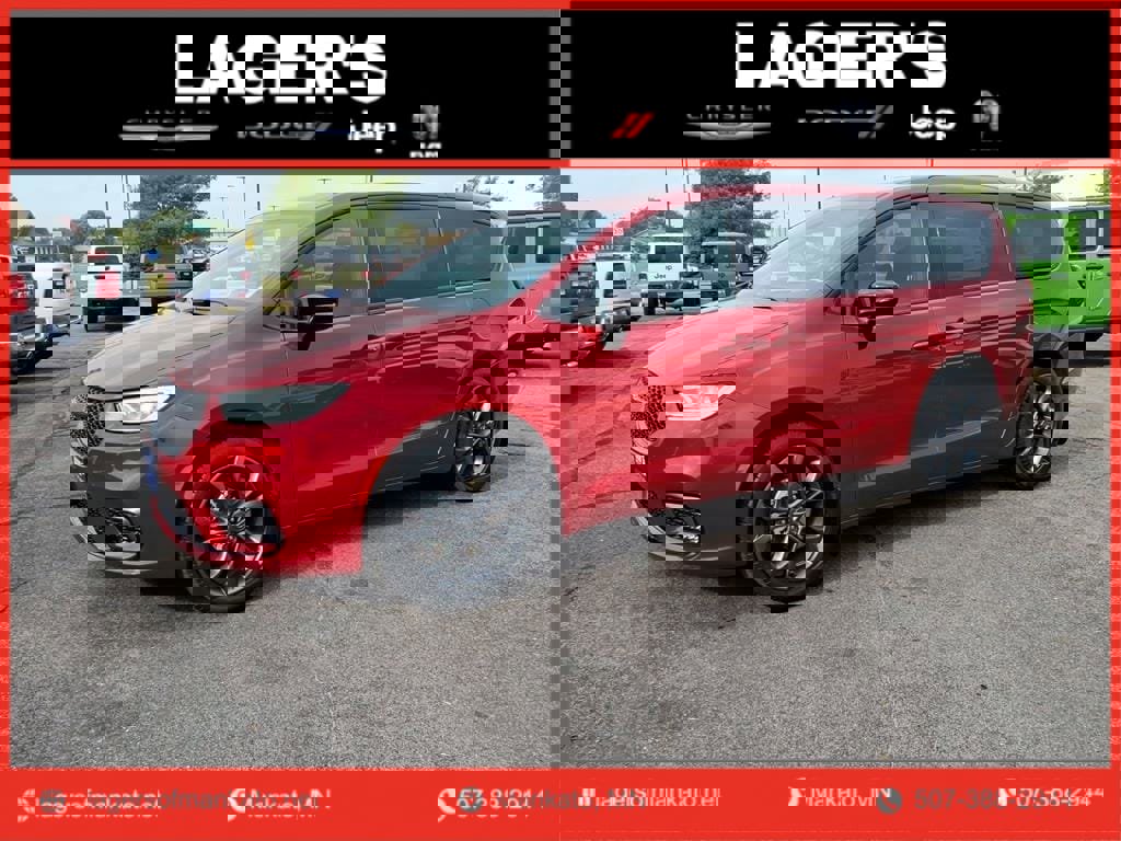 New 2026 Chrysler Pacifica Select image 1