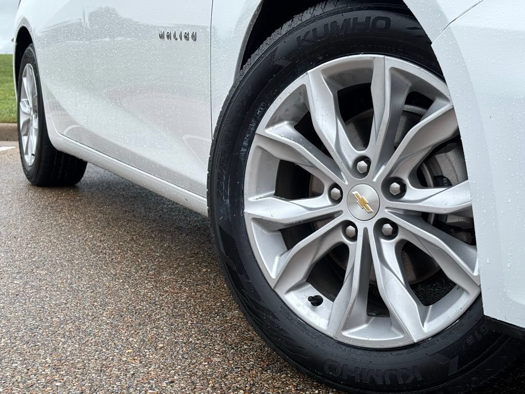 Used 2025 Chevrolet Malibu LT FWD image 2