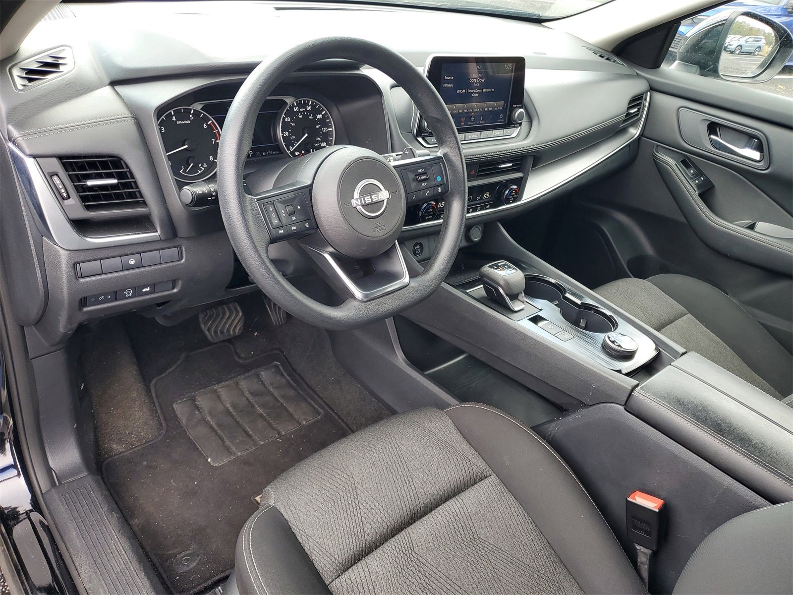 Used 2024 Nissan Rogue SV image 6