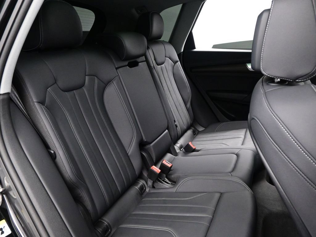 Used 2024 Audi Q5 2.0T Premium w/ Convenience Package image 38