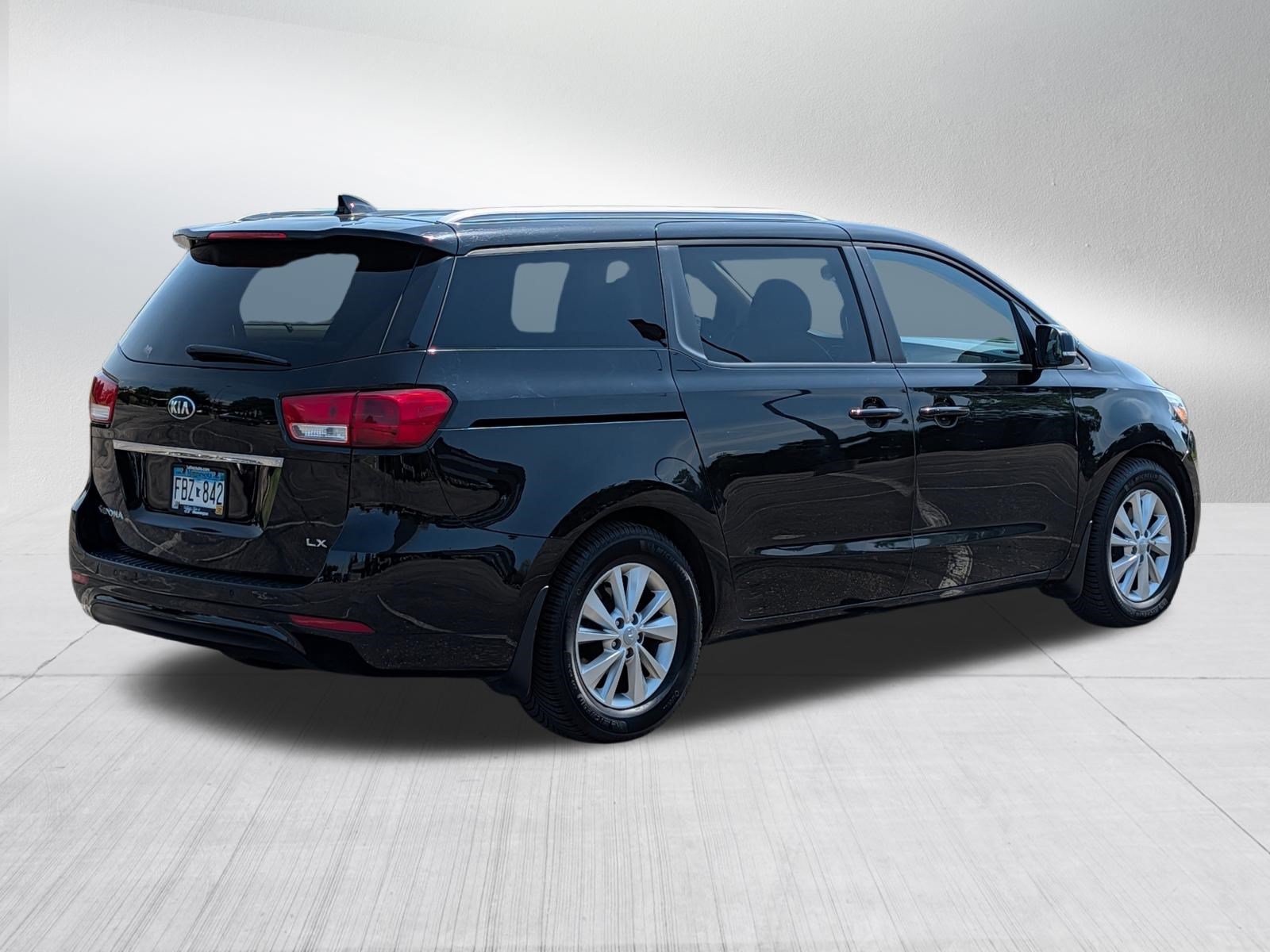 Used 2017 Kia Sedona LX w/ LX Essentials Premium Package FWD image 7