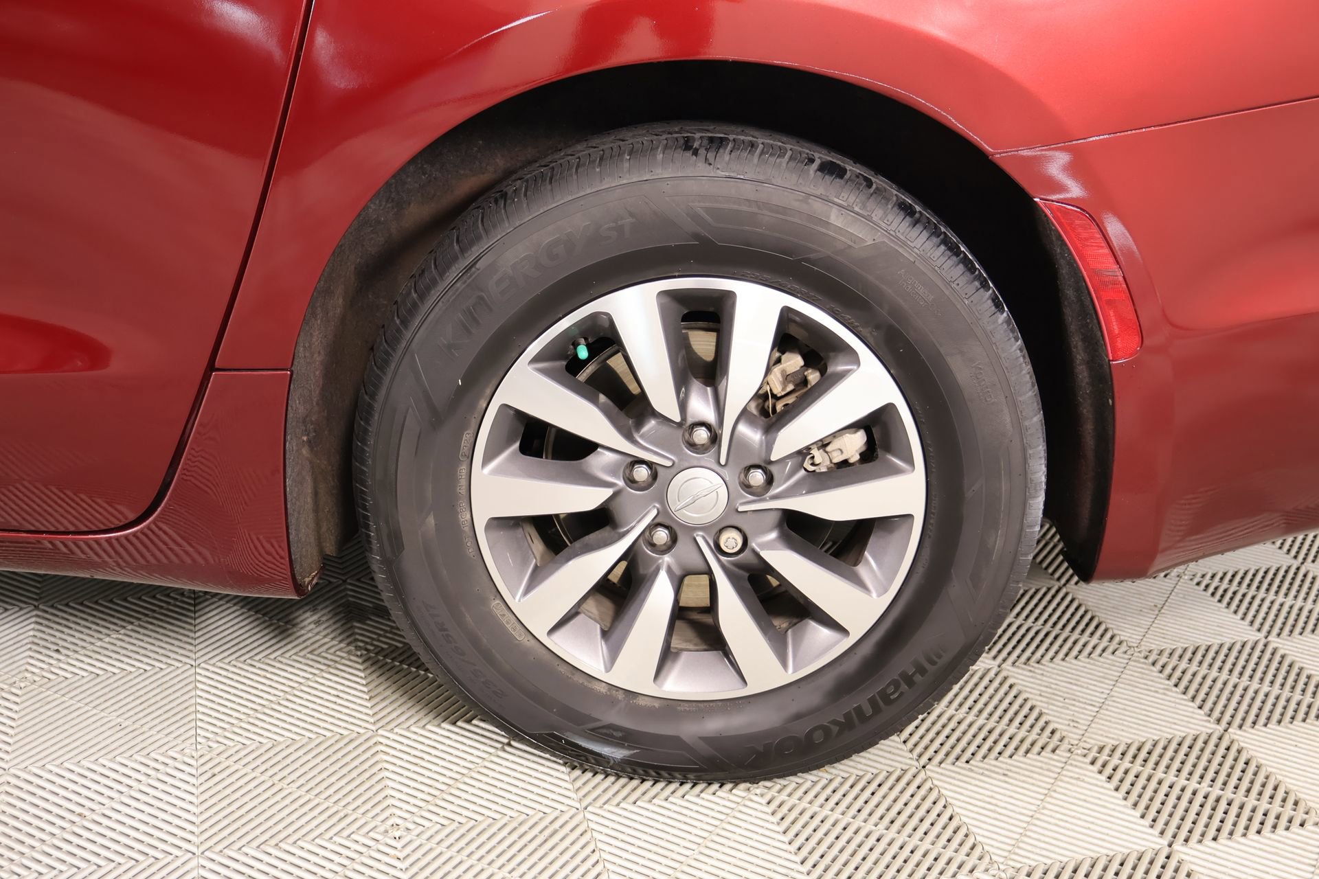 Used 2020 Chrysler Pacifica Touring image 19