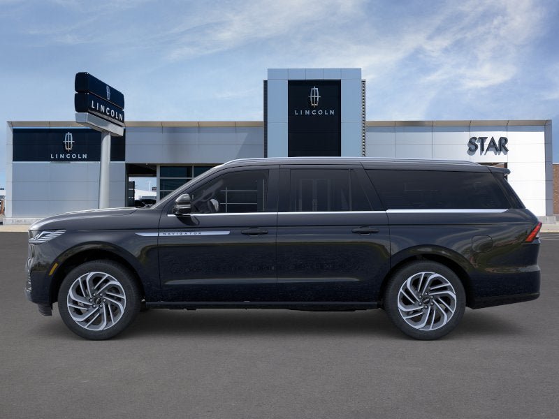New 2026 Lincoln Navigator L Reserve AWD/4WD image 3