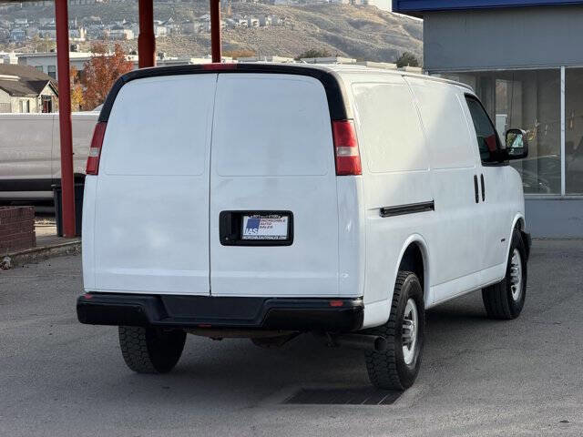 Used 2017 Chevrolet Express 2500 image 3