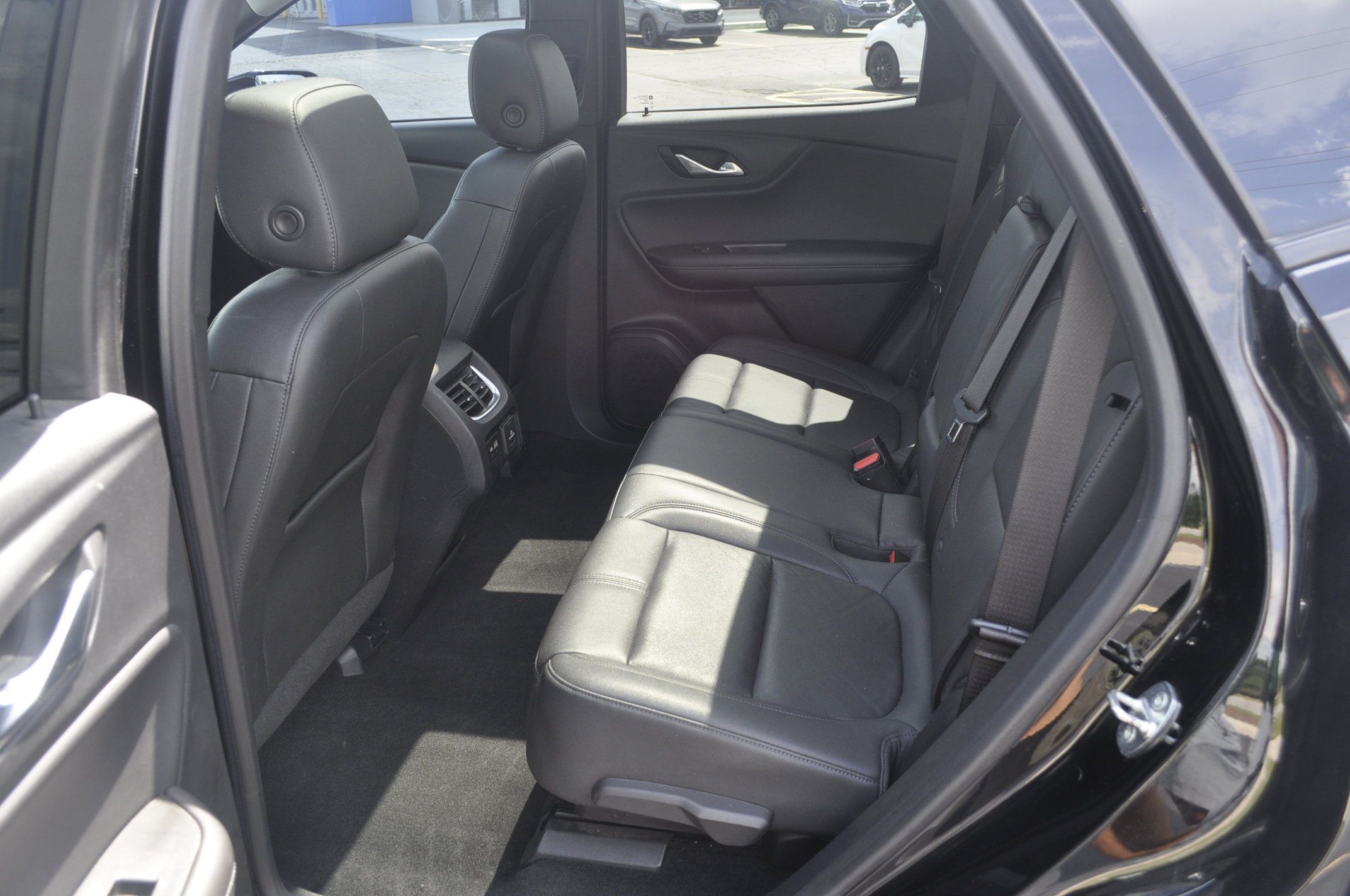 Used 2021 Chevrolet Blazer LT w/ Sound & Technology Package FWD image 12