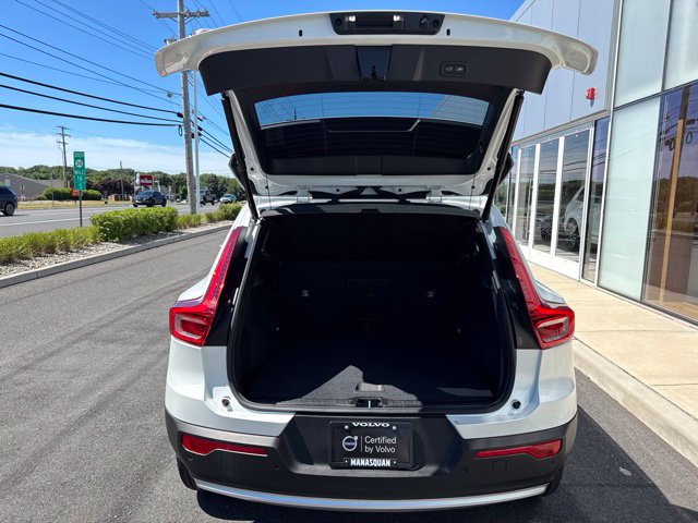 Certified 2025 Volvo XC40 B5 Core AWD/4WD image 11