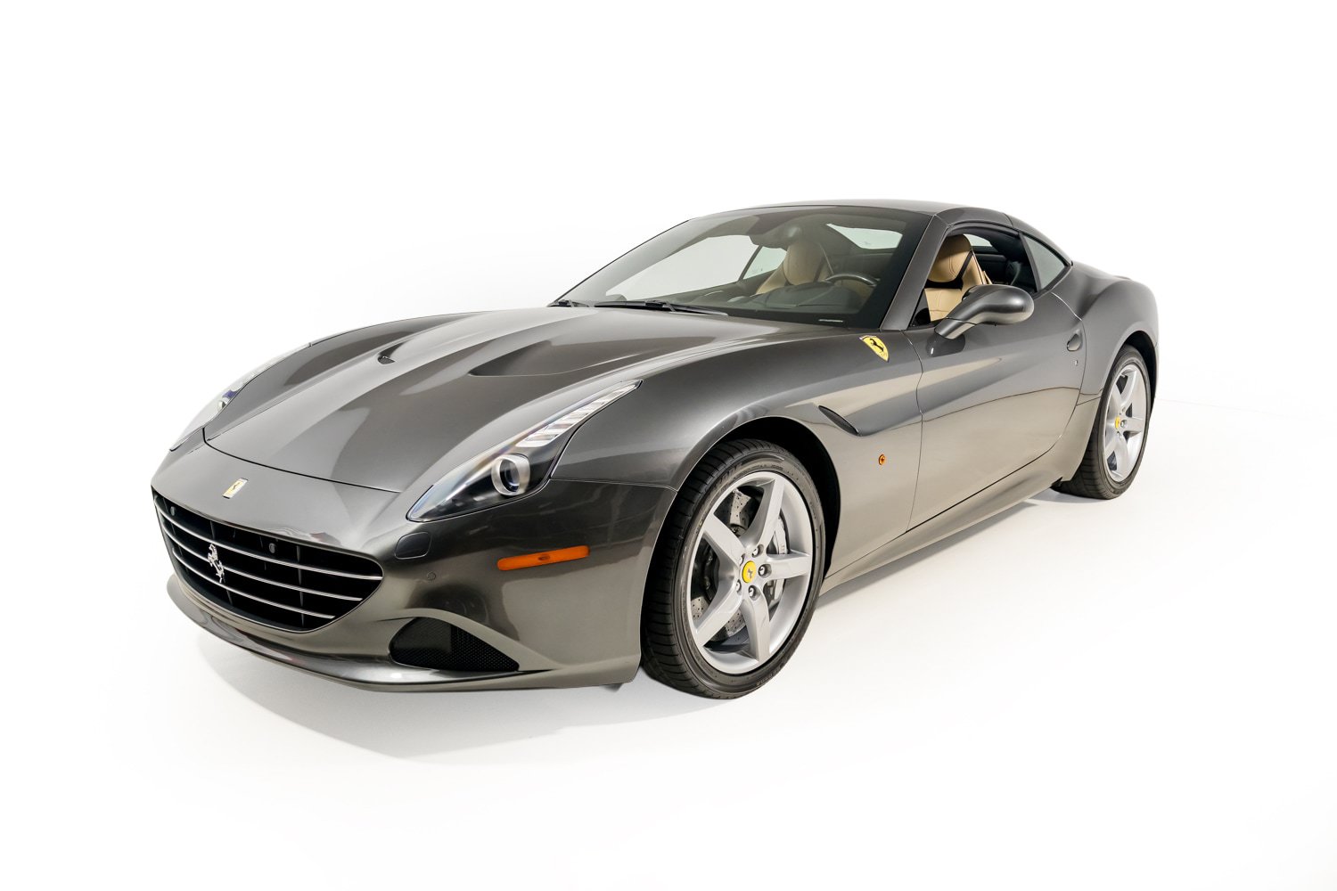 Used 2015 Ferrari California T RWD image 2