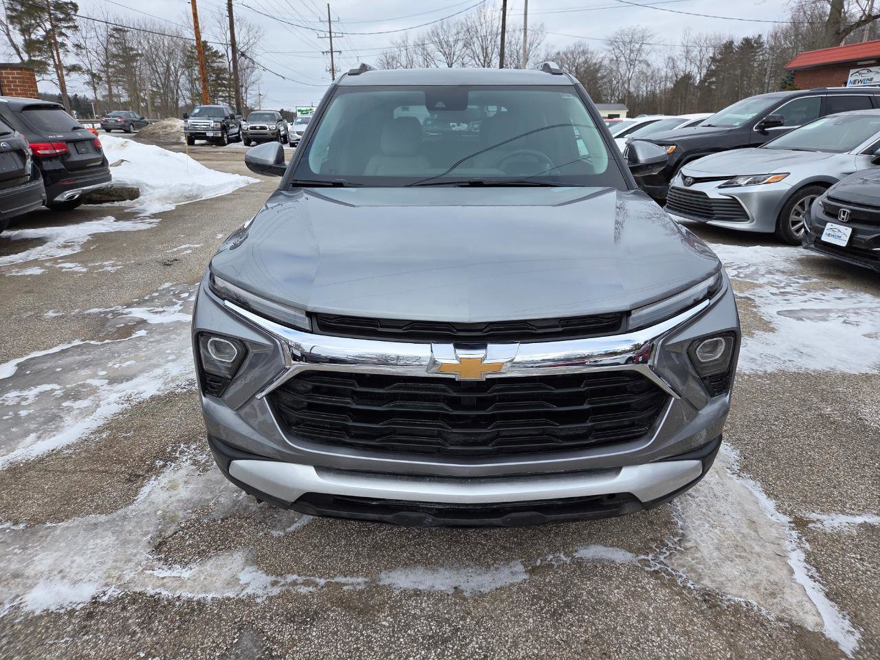 Used 2025 Chevrolet TrailBlazer LT w/ LT Cold Weather Package FWD image 4