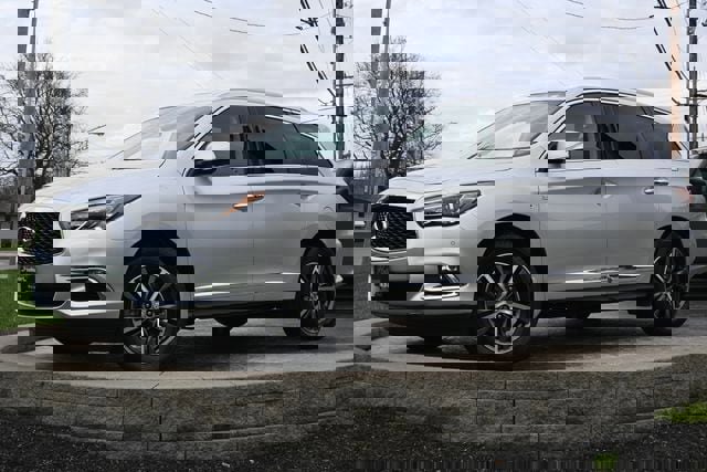 Used 2019 INFINITI QX60 Luxe w/ Essential Package