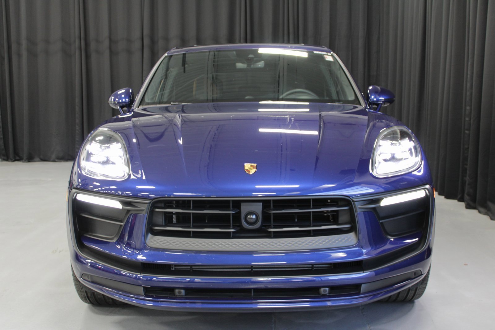 Certified 2025 Porsche Macan image 10