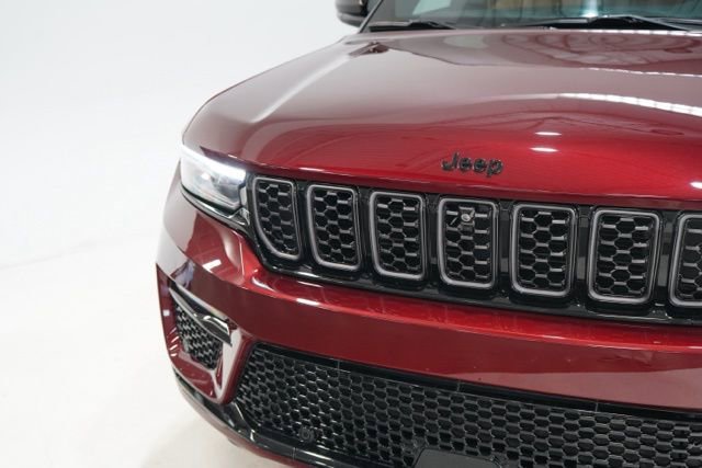 Used 2025 Jeep Grand Cherokee Summit w/ Obsidian Package image 9
